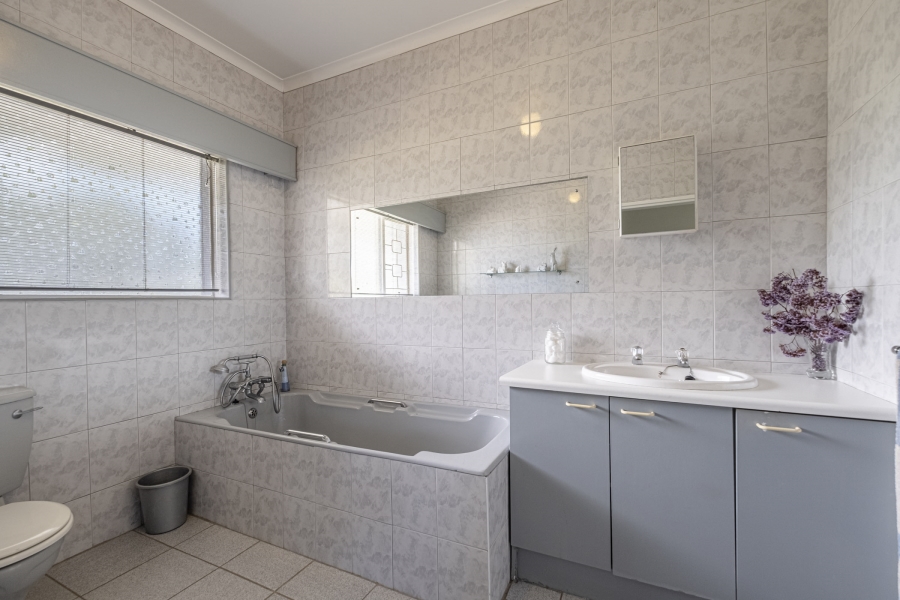 4 Bedroom Property for Sale in Sunridge Park Eastern Cape